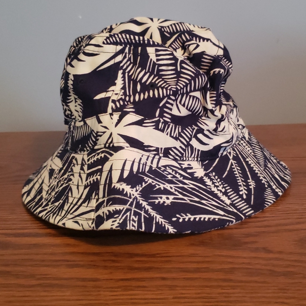NWOT Bucket hat - Picture 2 of 4